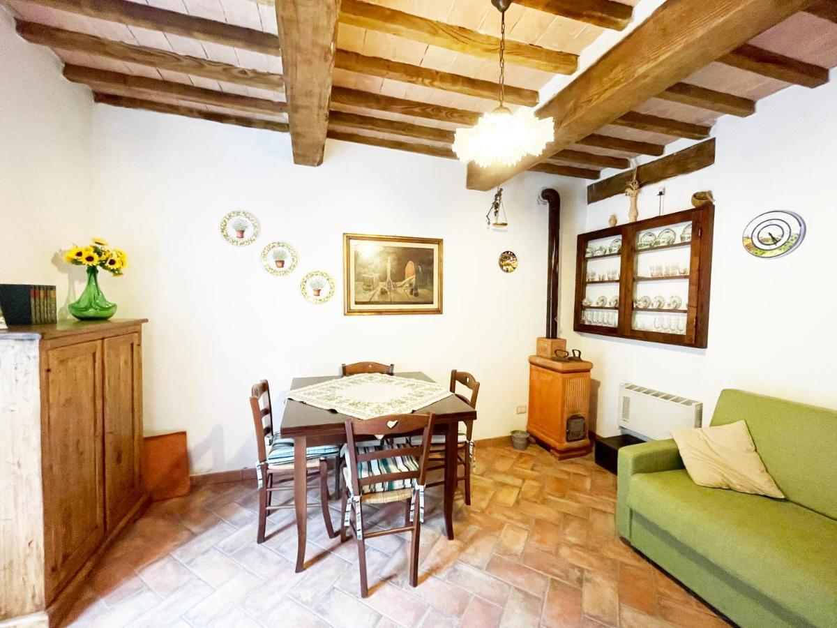 Angolino Appartamento In Centro E Terme A 10 Min San Quirico dʼOrcia Екстериор снимка