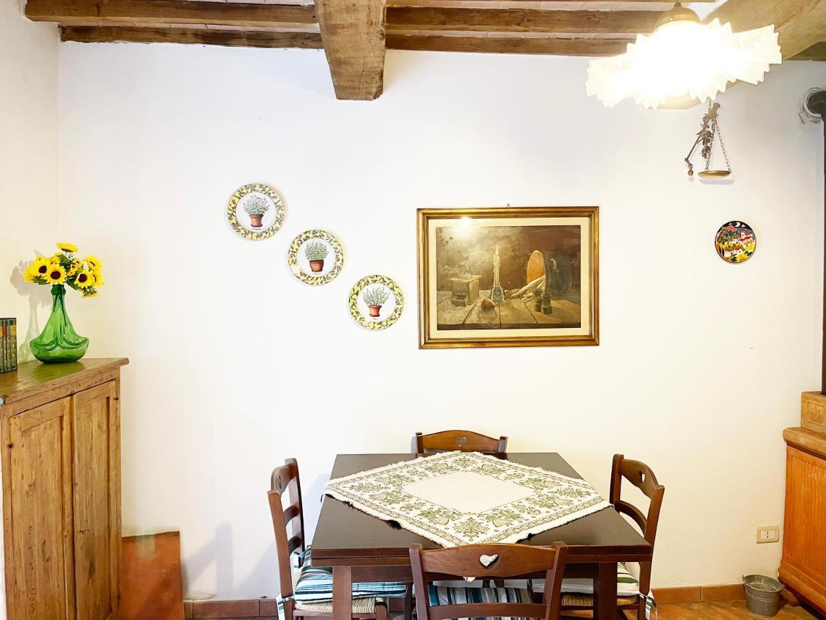 Angolino Appartamento In Centro E Terme A 10 Min San Quirico dʼOrcia Екстериор снимка